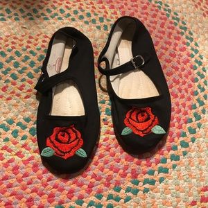 Rose embroidered Marry janes/ballet flats